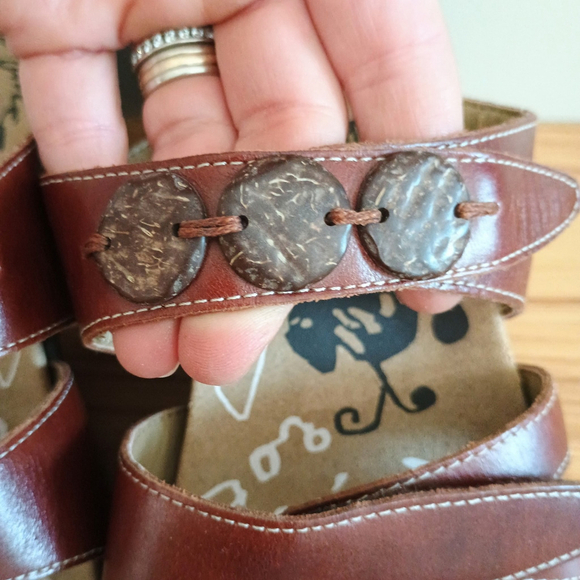 New Romika Maui Brown Leather Adjustable Three Strap Wedge Heel Sandal Size 41 - Picture 8 of 10